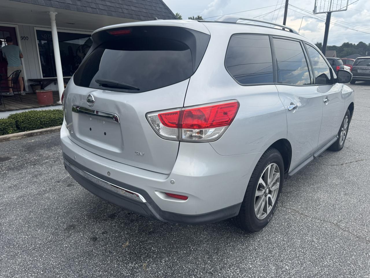 Nissan Pathfinder 2WD 4dr SV 2013