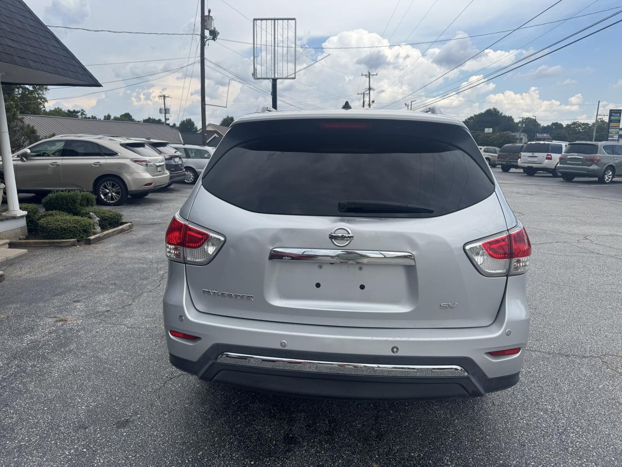 Nissan Pathfinder 2WD 4dr SV 2013