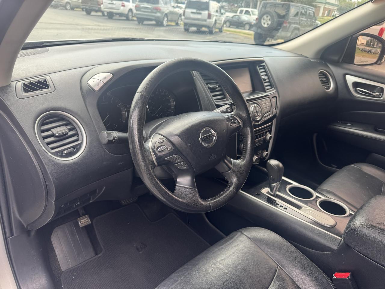 Nissan Pathfinder 2WD 4dr SV 2013