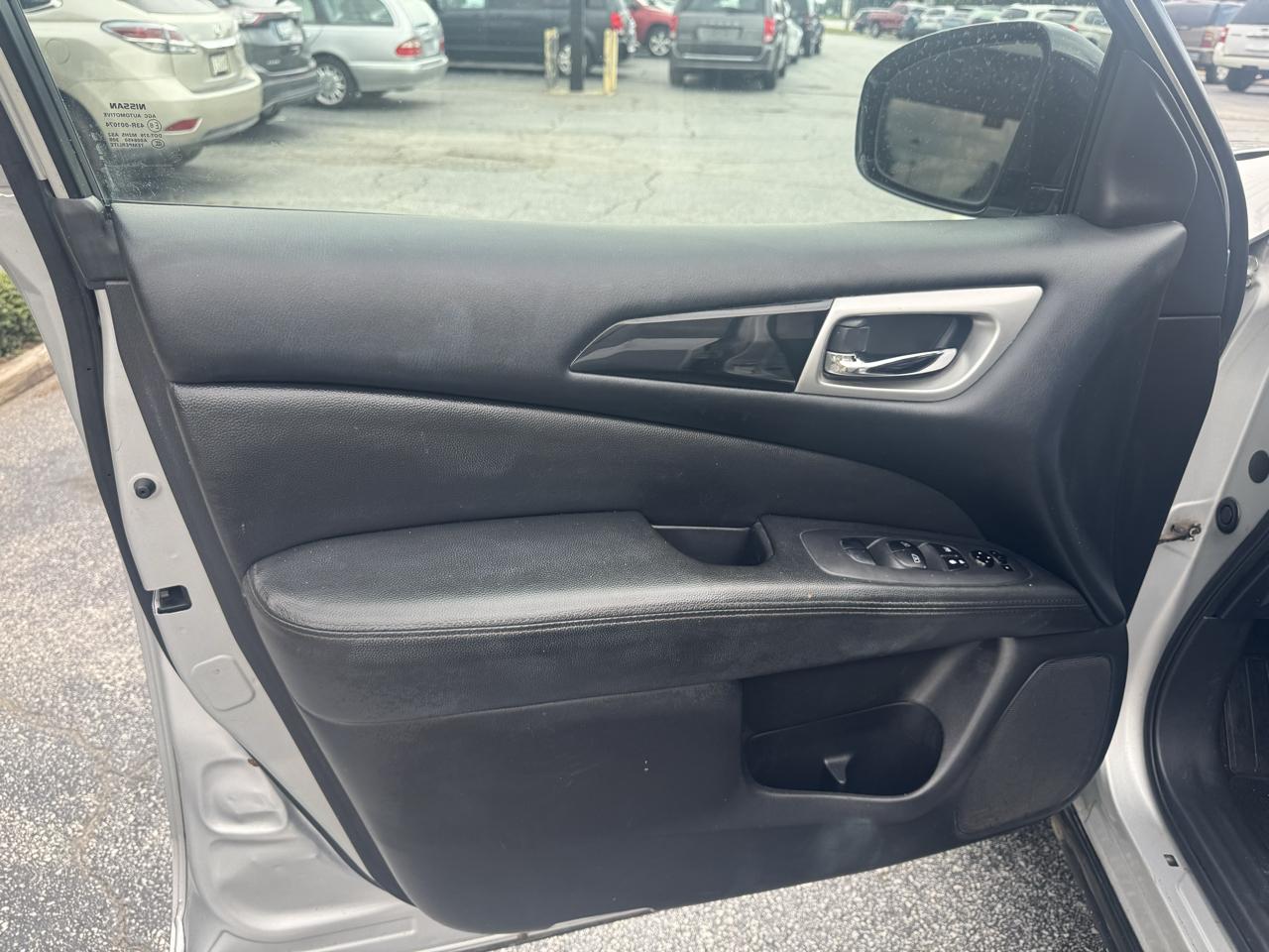 Nissan Pathfinder 2WD 4dr SV 2013
