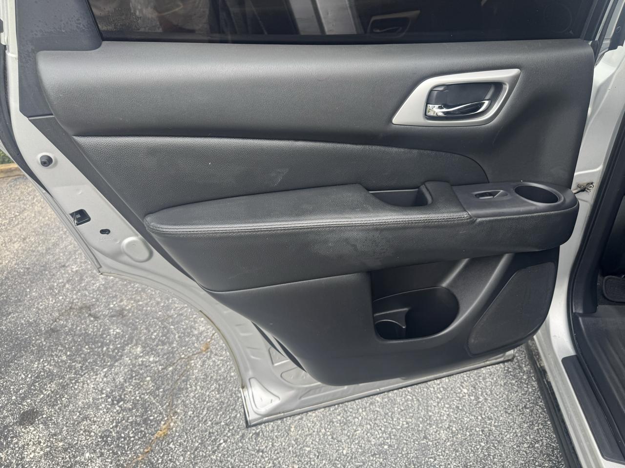 Nissan Pathfinder 2WD 4dr SV 2013