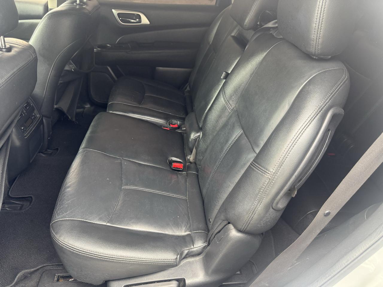 Nissan Pathfinder 2WD 4dr SV 2013