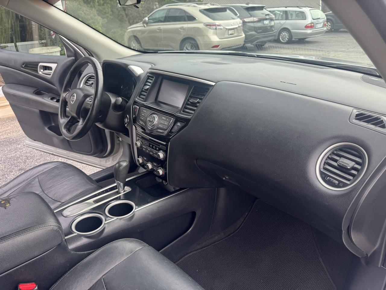 Nissan Pathfinder 2WD 4dr SV 2013