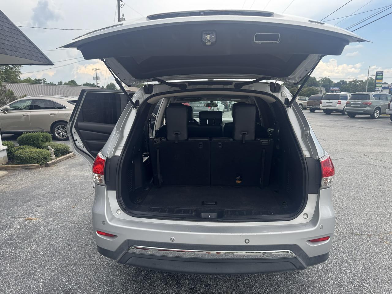 Nissan Pathfinder 2WD 4dr SV 2013