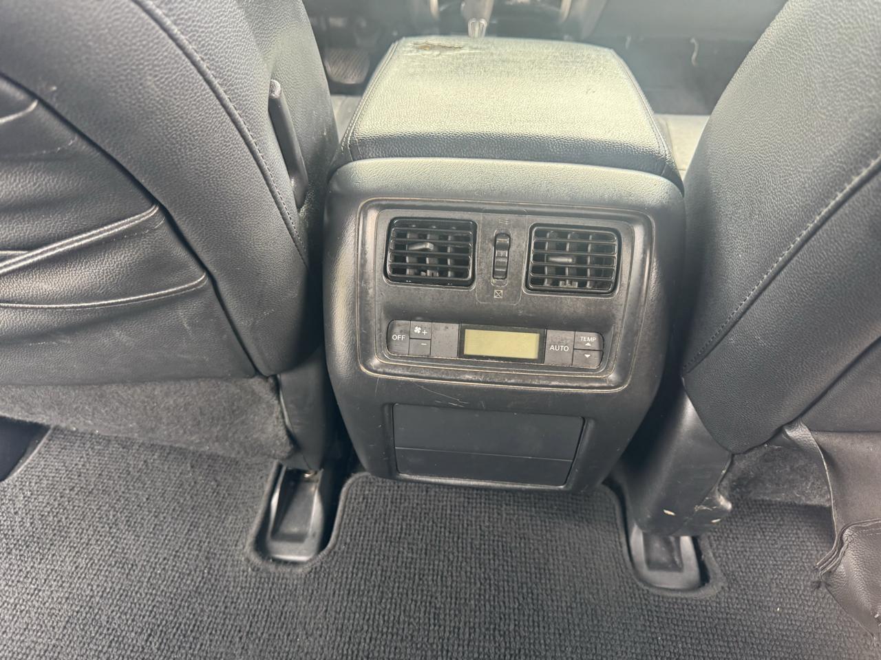 Nissan Pathfinder 2WD 4dr SV 2013