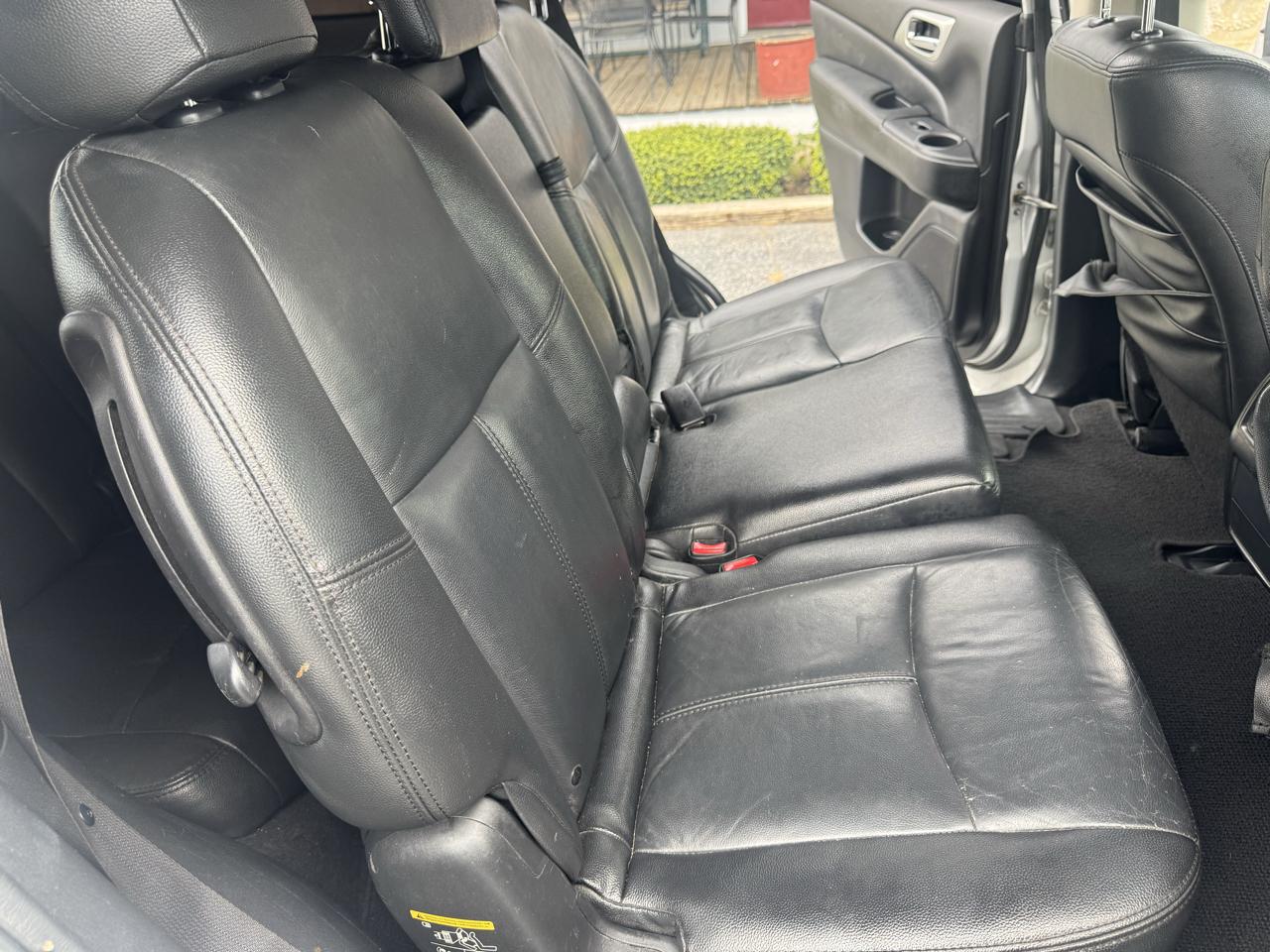 Nissan Pathfinder 2WD 4dr SV 2013
