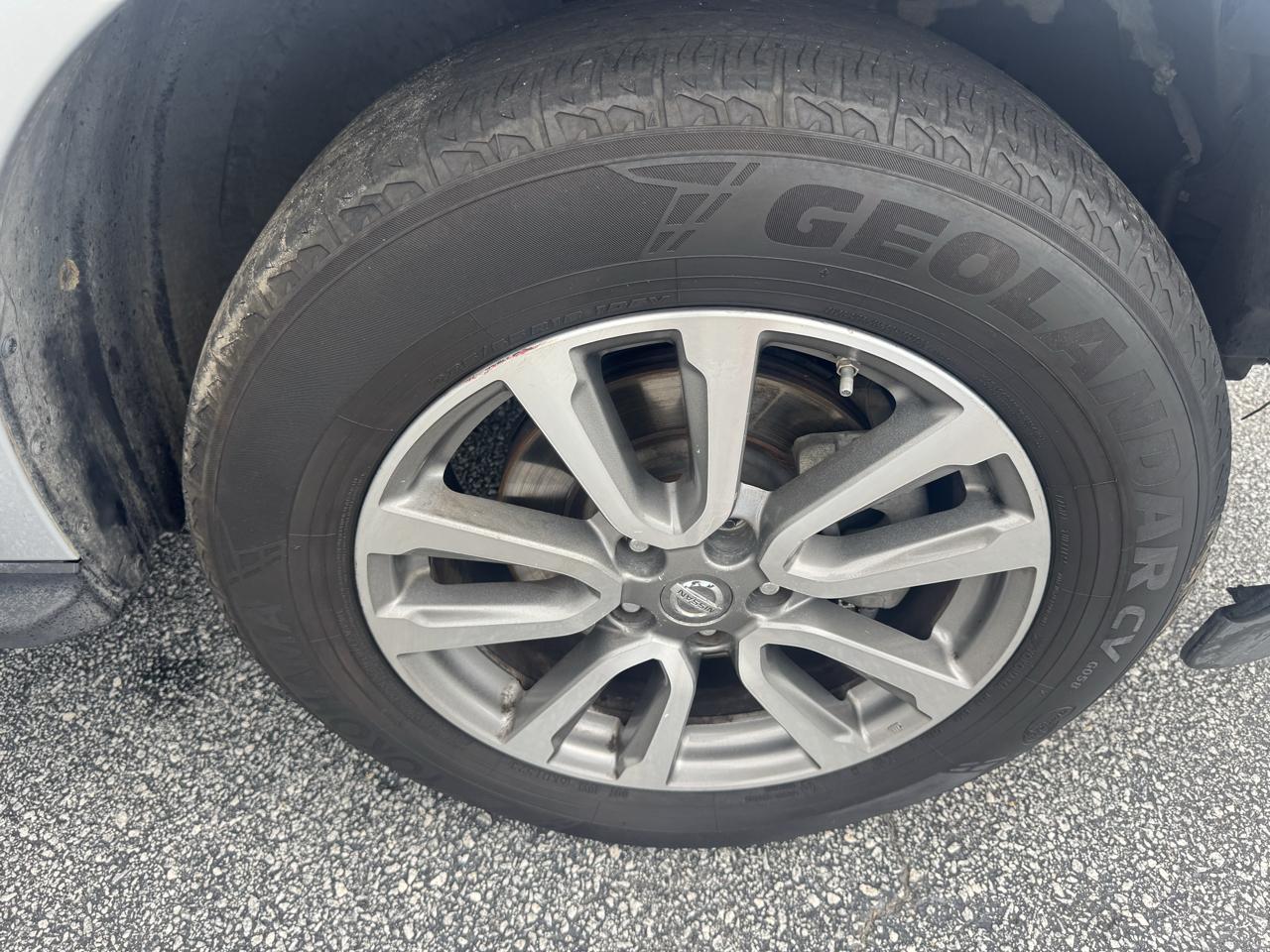 Nissan Pathfinder 2WD 4dr SV 2013