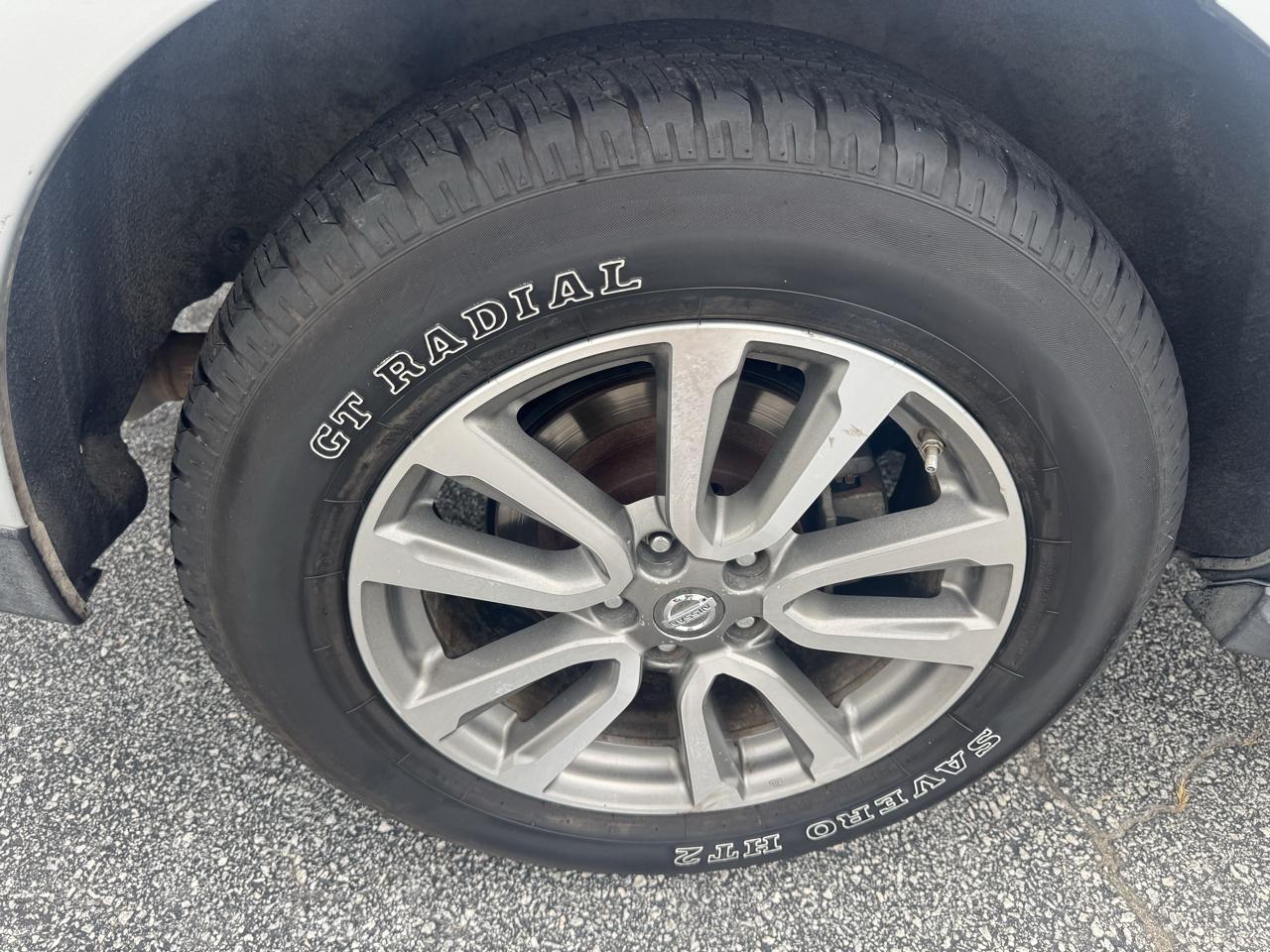 Nissan Pathfinder 2WD 4dr SV 2013