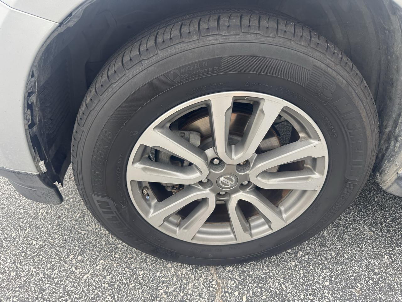 Nissan Pathfinder 2WD 4dr SV 2013