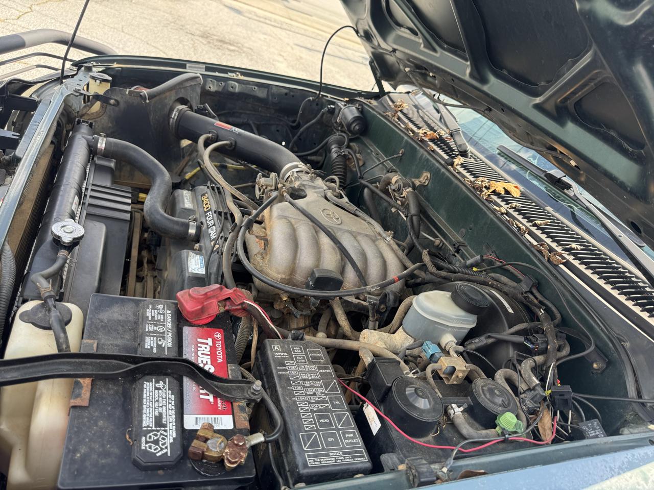 Toyota Tacoma 4WD Access Cab V6 AT SR5 (Natl) 2001