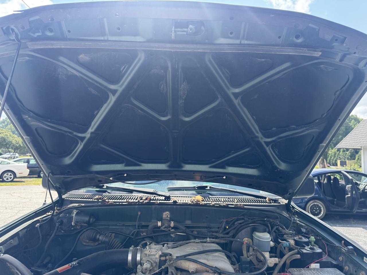 Toyota Tacoma 4WD Access Cab V6 AT SR5 (Natl) 2001