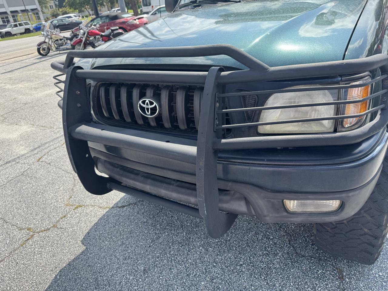 Toyota Tacoma 4WD Access Cab V6 AT SR5 (Natl) 2001