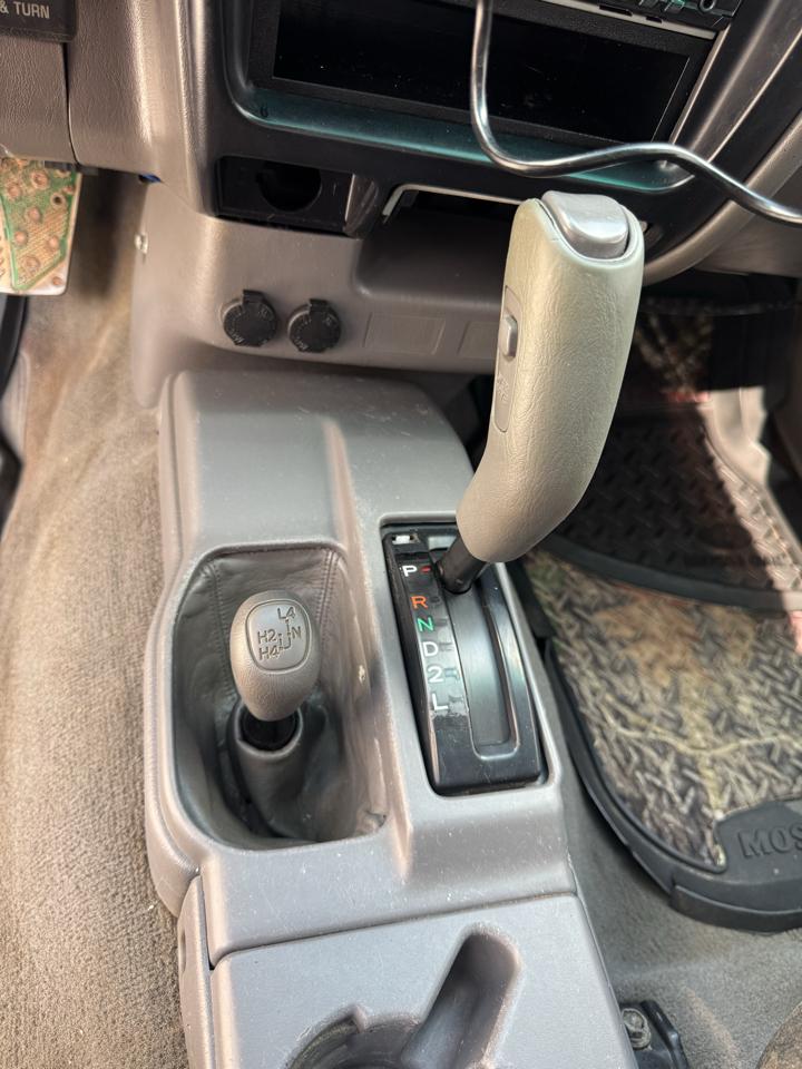 Toyota Tacoma 4WD Access Cab V6 AT SR5 (Natl) 2001