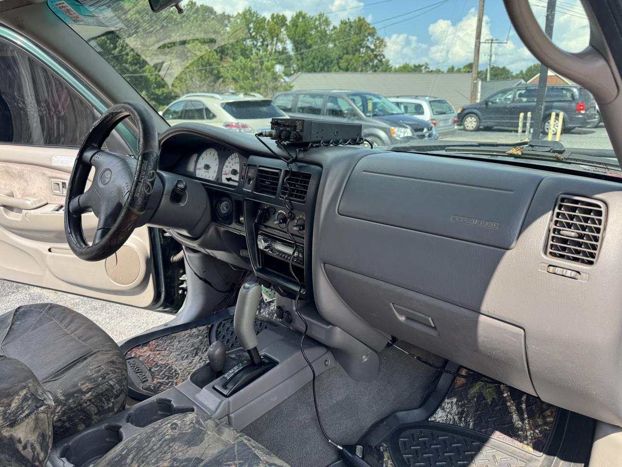 Toyota Tacoma 4WD Access Cab V6 AT SR5 (Natl) 2001