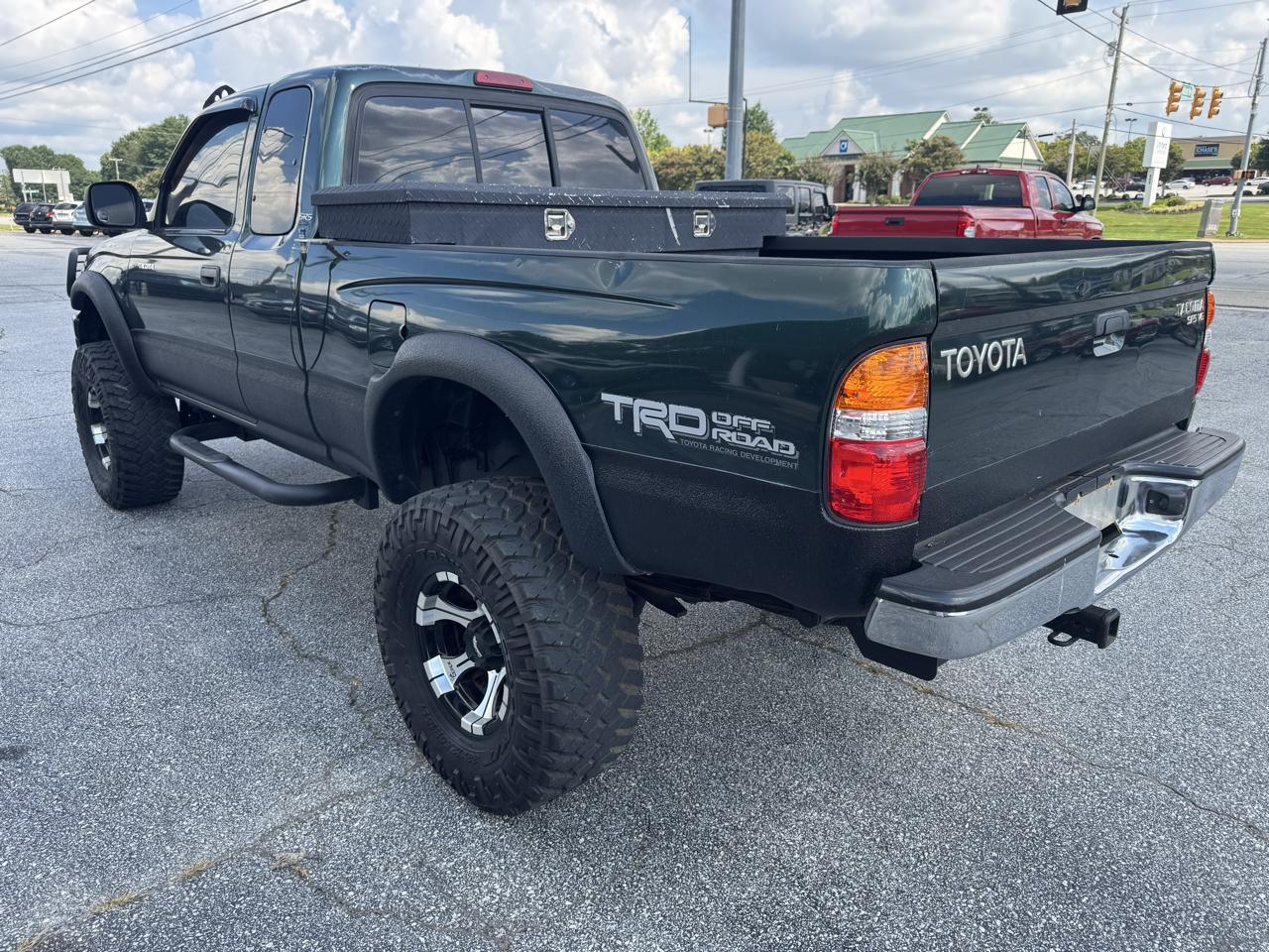 Toyota Tacoma 4WD Access Cab V6 AT SR5 (Natl) 2001