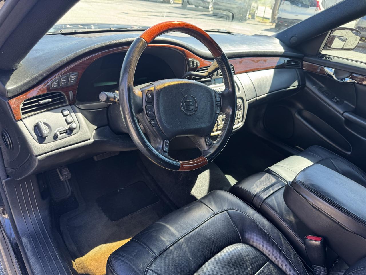 Cadillac DeVille 4dr Sdn DHS 2004