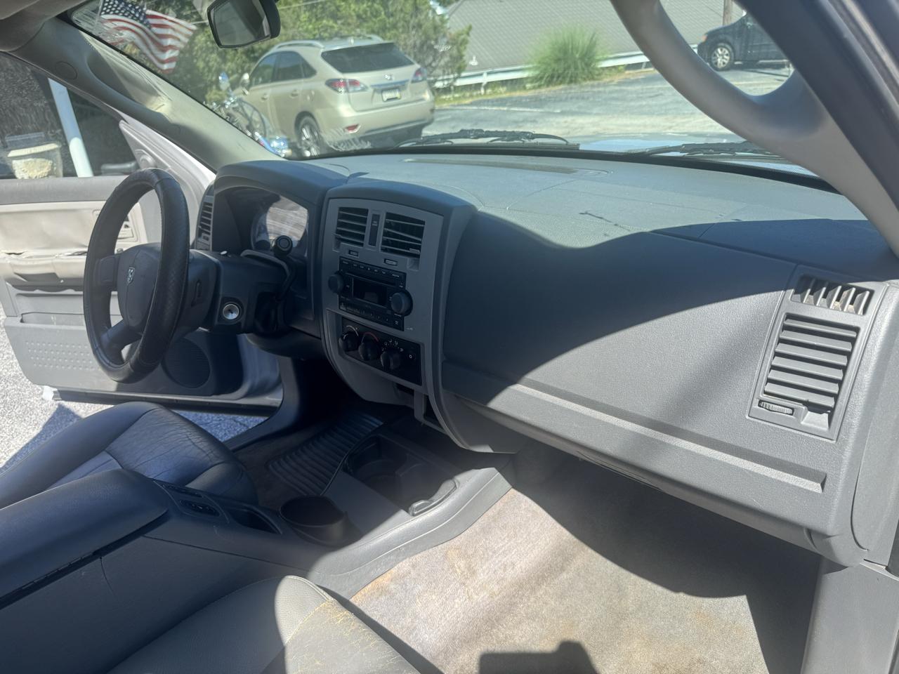 Dodge Dakota 4dr Quad Cab 131" WB SLT 2005
