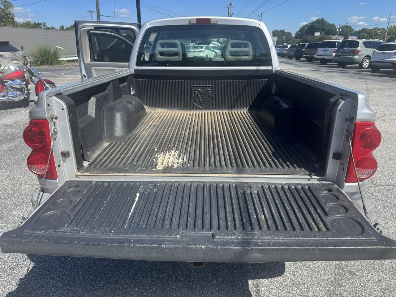 Dodge Dakota 4dr Quad Cab 131" WB SLT 2005