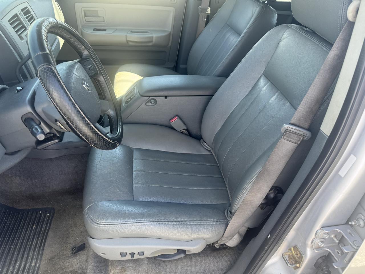 Dodge Dakota 4dr Quad Cab 131" WB SLT 2005