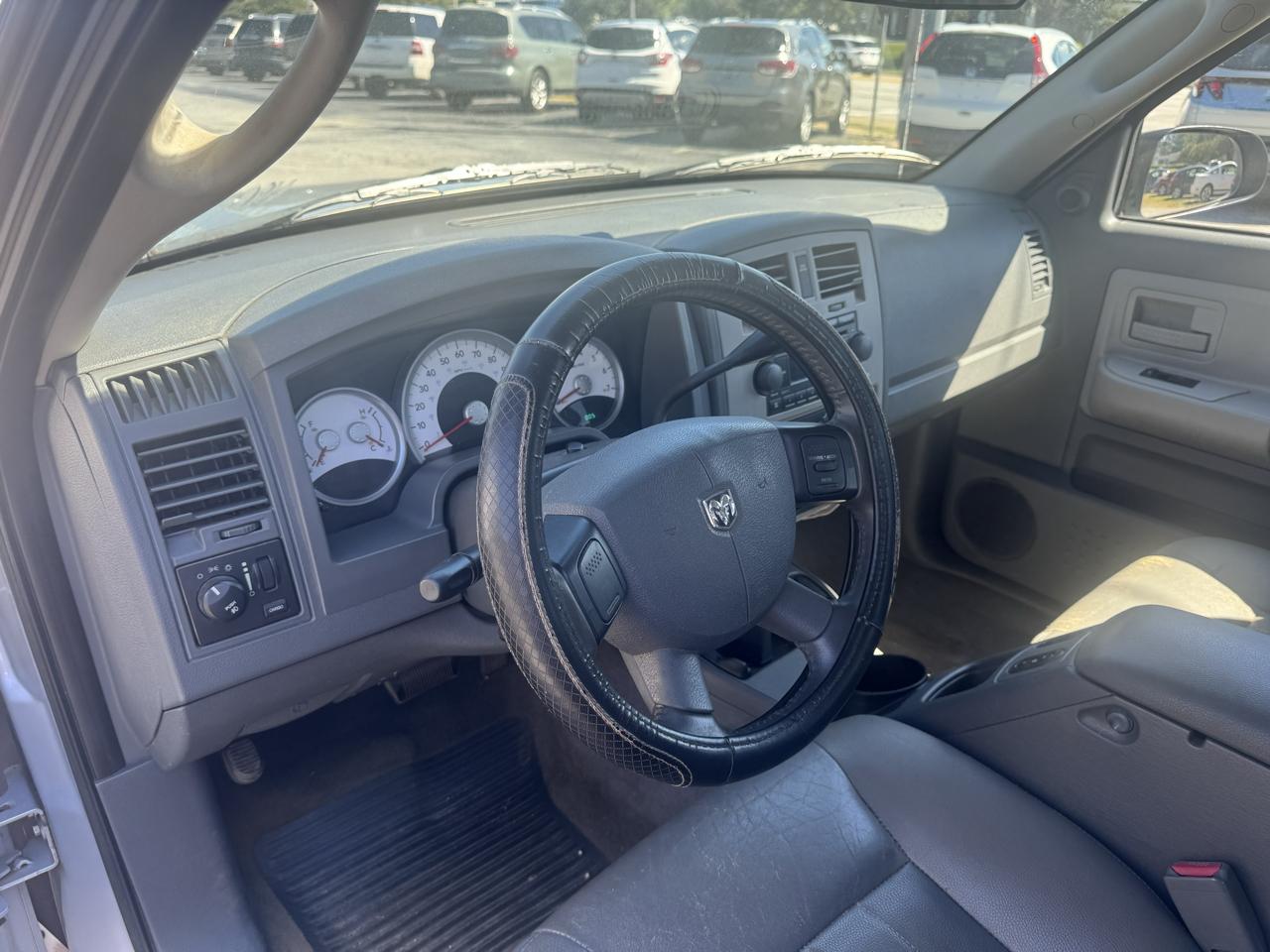 Dodge Dakota 4dr Quad Cab 131" WB SLT 2005