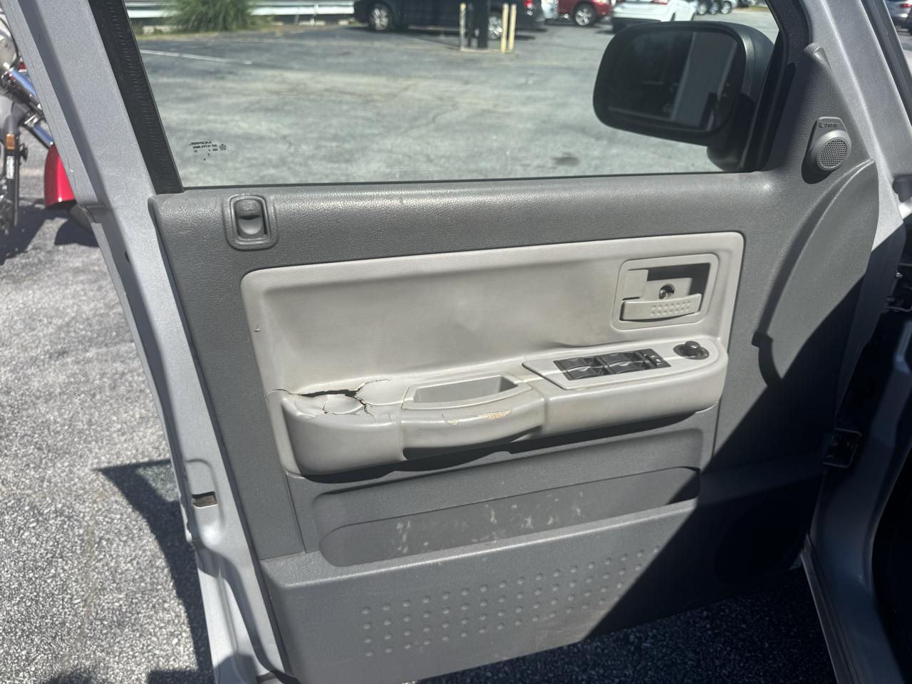 Dodge Dakota 4dr Quad Cab 131" WB SLT 2005