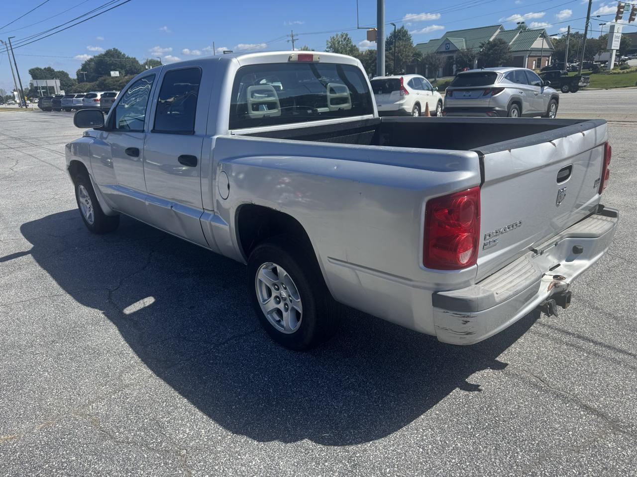 Dodge Dakota 4dr Quad Cab 131" WB SLT 2005