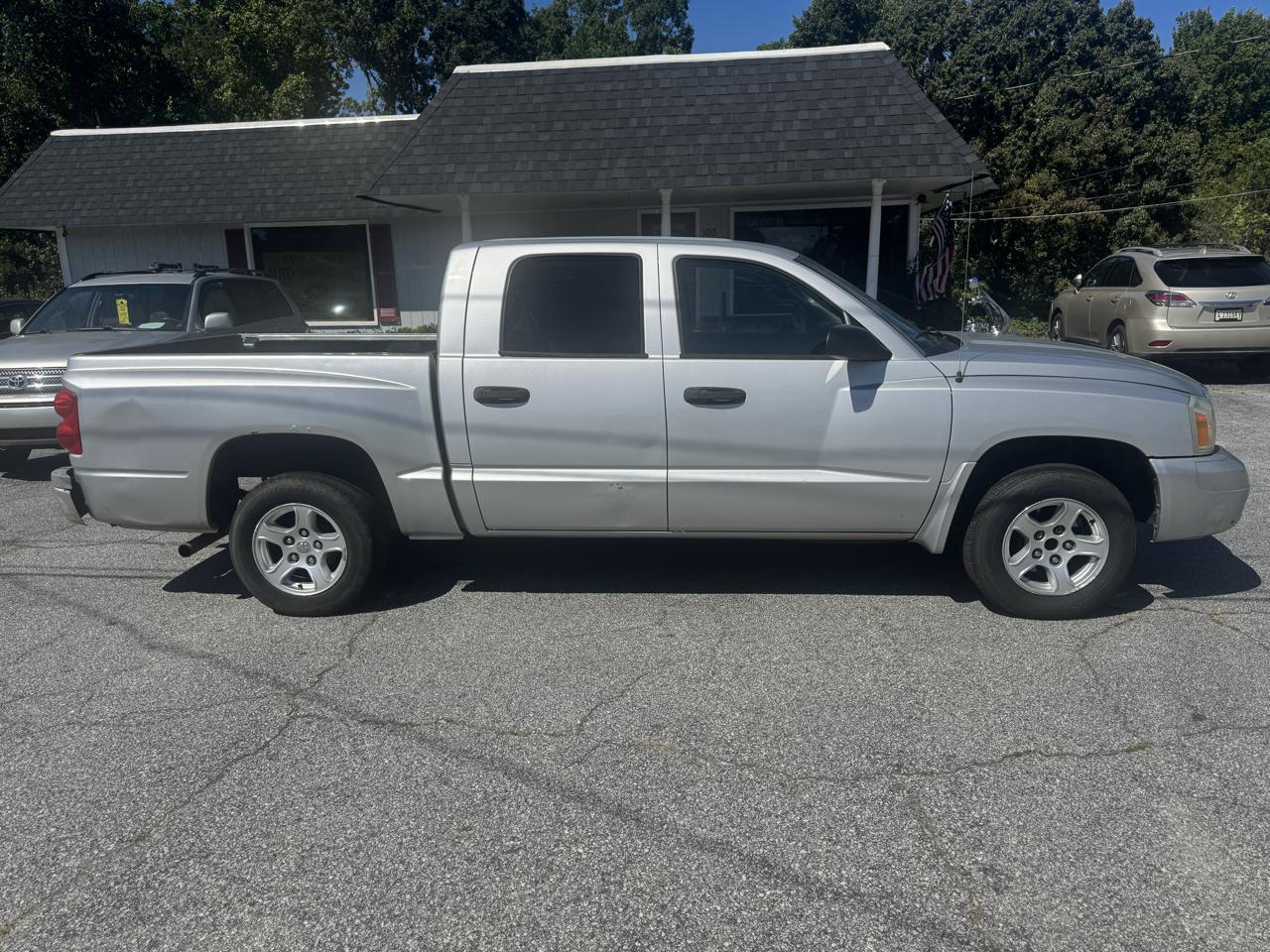 2005 Dodge Dakota 4dr Quad Cab 131" WB SLT