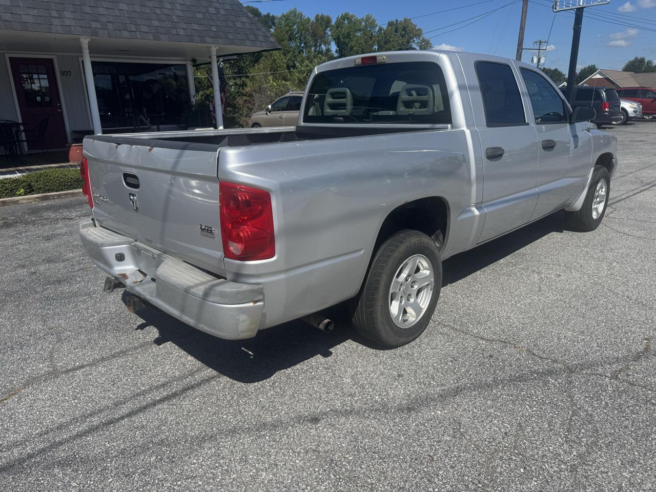 Dodge Dakota 4dr Quad Cab 131" WB SLT 2005