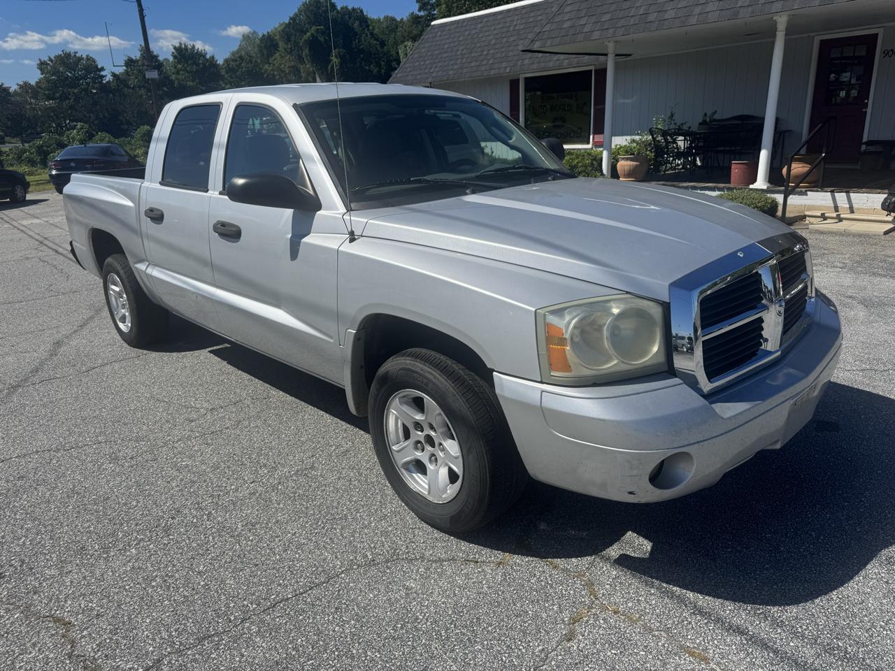 Dodge Dakota 4dr Quad Cab 131" WB SLT 2005