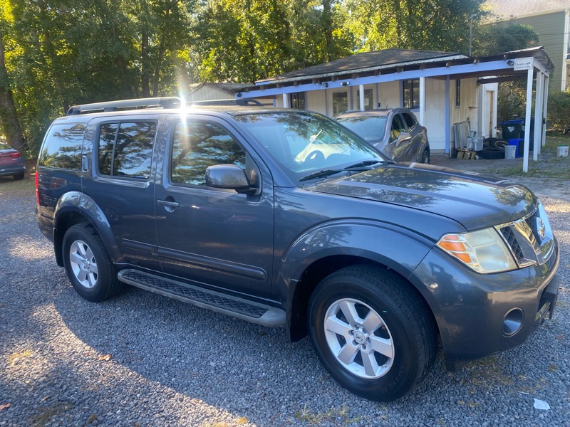 Nissan Pathfinder LE 2WD 2010 Nissan Pathfinder LE 2WD 2010