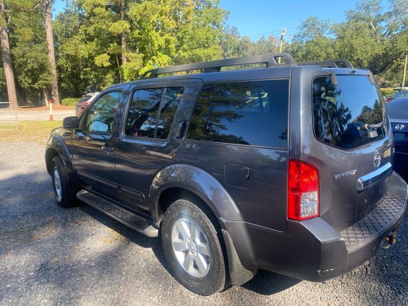 Nissan Pathfinder LE 2WD 2010 Nissan Pathfinder LE 2WD 2010