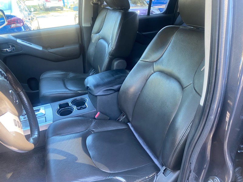 Nissan Pathfinder LE 2WD 2010 Nissan Pathfinder LE 2WD 2010