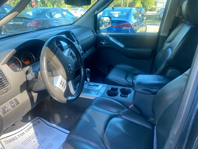 Nissan Pathfinder LE 2WD 2010 Nissan Pathfinder LE 2WD 2010