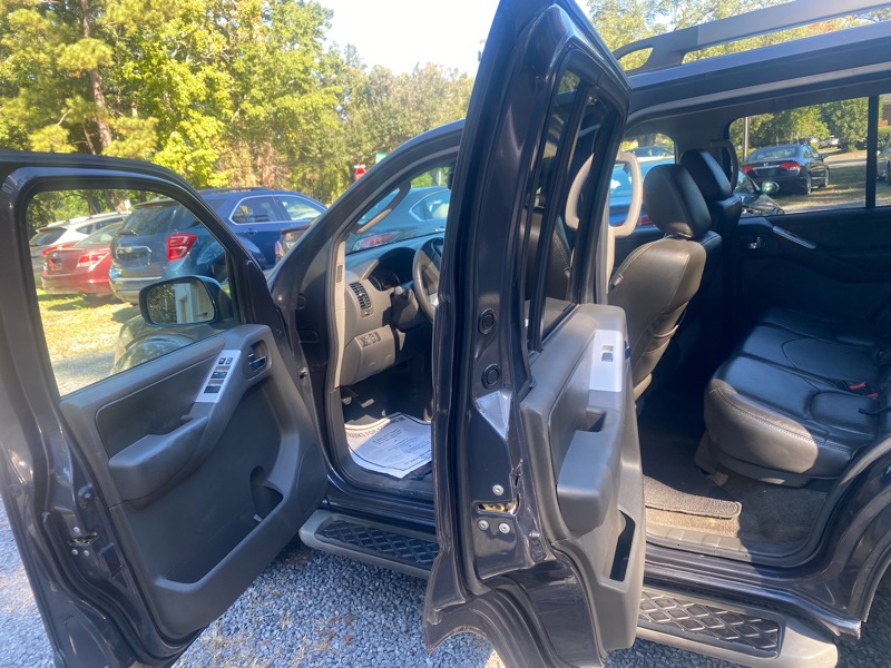 Nissan Pathfinder LE 2WD 2010 Nissan Pathfinder LE 2WD 2010