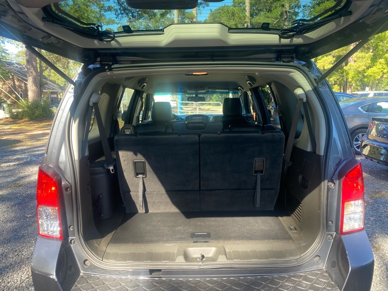 Nissan Pathfinder LE 2WD 2010 Nissan Pathfinder LE 2WD 2010