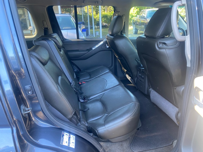 Nissan Pathfinder LE 2WD 2010 Nissan Pathfinder LE 2WD 2010