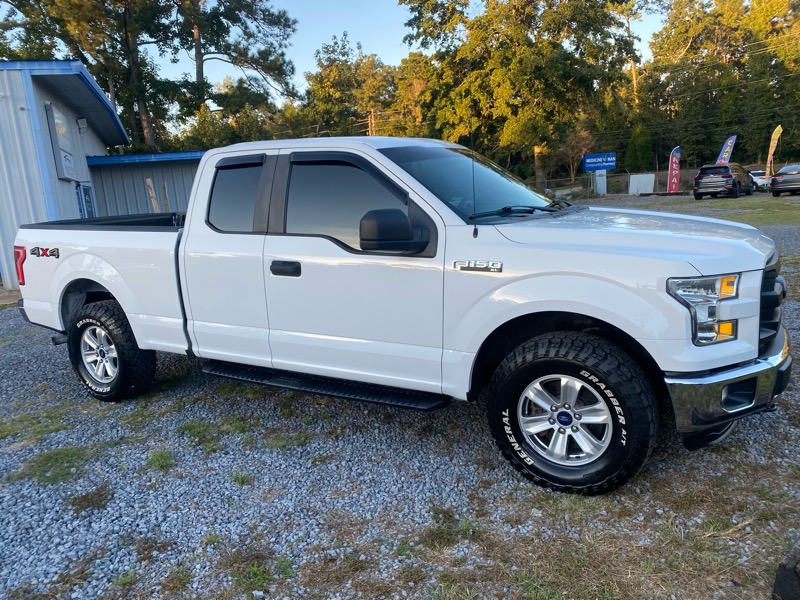 Ford F-150 4WD Reg Cab 122.5" XLT 2015 Ford F-150 4WD Reg Cab 122.5" XLT 2015