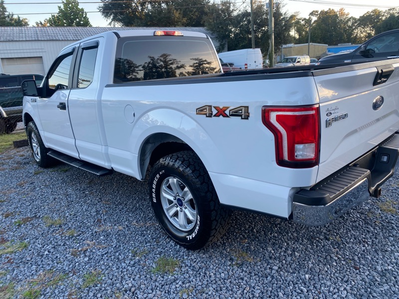 Ford F-150 4WD Reg Cab 122.5" XLT 2015 Ford F-150 4WD Reg Cab 122.5" XLT 2015