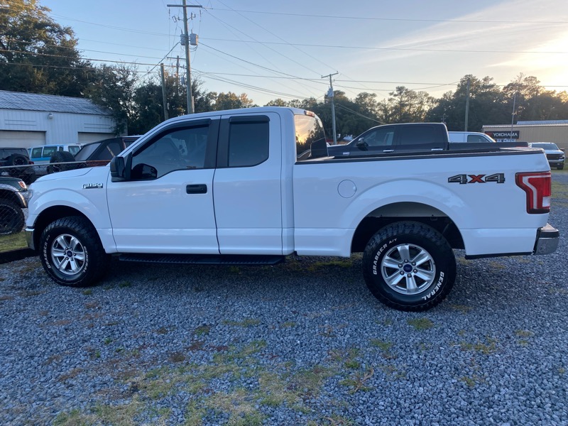 Ford F-150 4WD Reg Cab 122.5" XLT 2015 Ford F-150 4WD Reg Cab 122.5" XLT 2015