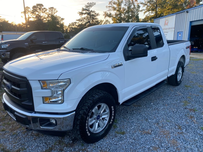 Ford F-150 4WD Reg Cab 122.5" XLT 2015 Ford F-150 4WD Reg Cab 122.5" XLT 2015