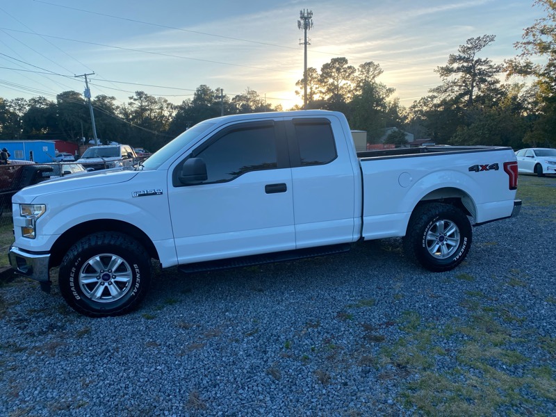 Ford F-150 4WD Reg Cab 122.5" XLT 2015 Ford F-150 4WD Reg Cab 122.5" XLT 2015