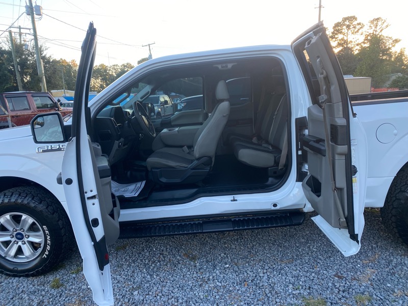 Ford F-150 4WD Reg Cab 122.5" XLT 2015 Ford F-150 4WD Reg Cab 122.5" XLT 2015