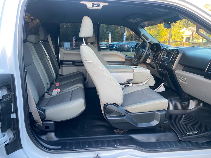 Ford F-150 4WD Reg Cab 122.5" XLT 2015 Ford F-150 4WD Reg Cab 122.5" XLT 2015