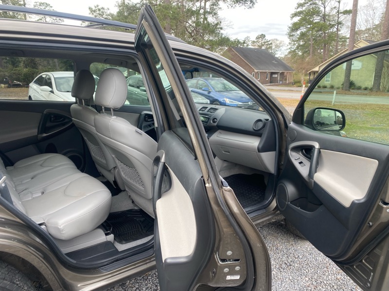 Toyota RAV4 Base I4 2WD 2012