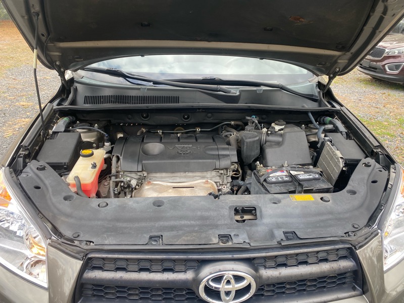 Toyota RAV4 Base I4 2WD 2012