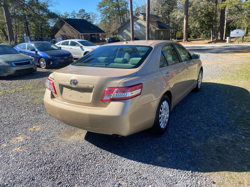 Toyota Camry Base 6-Spd AT 2011