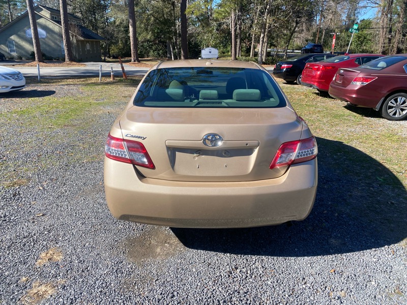 Toyota Camry Base 6-Spd AT 2011