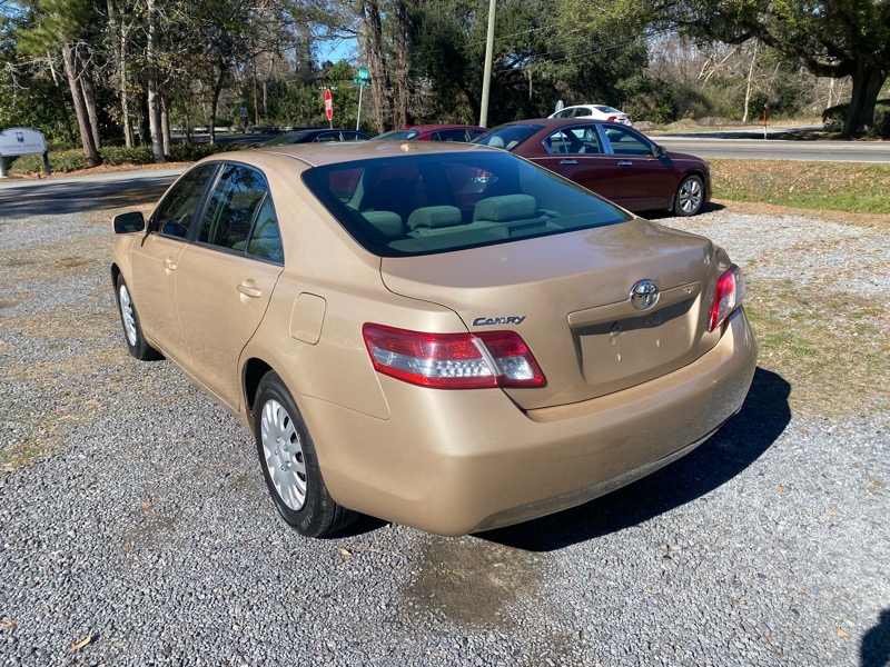 Toyota Camry Base 6-Spd AT 2011