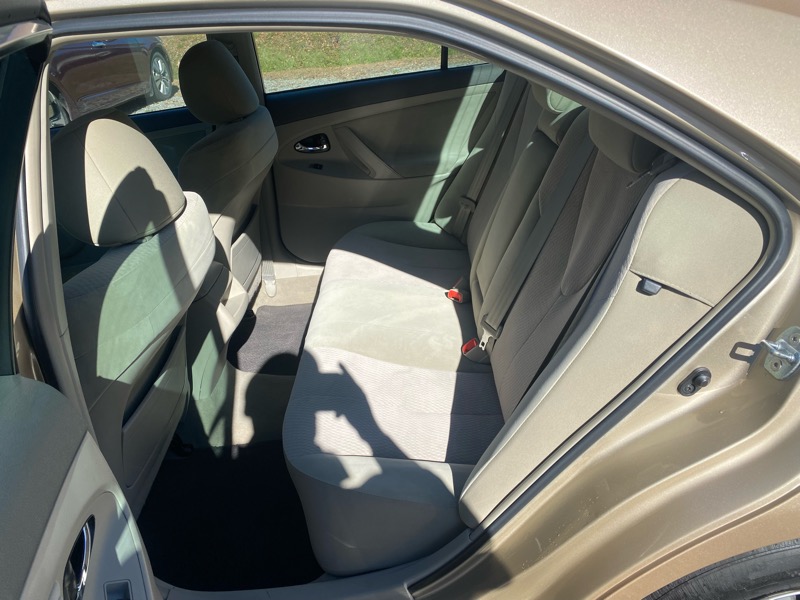 Toyota Camry Base 6-Spd AT 2011