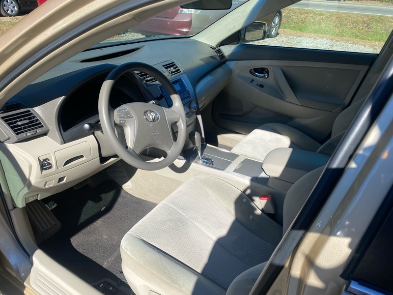 Toyota Camry Base 6-Spd AT 2011